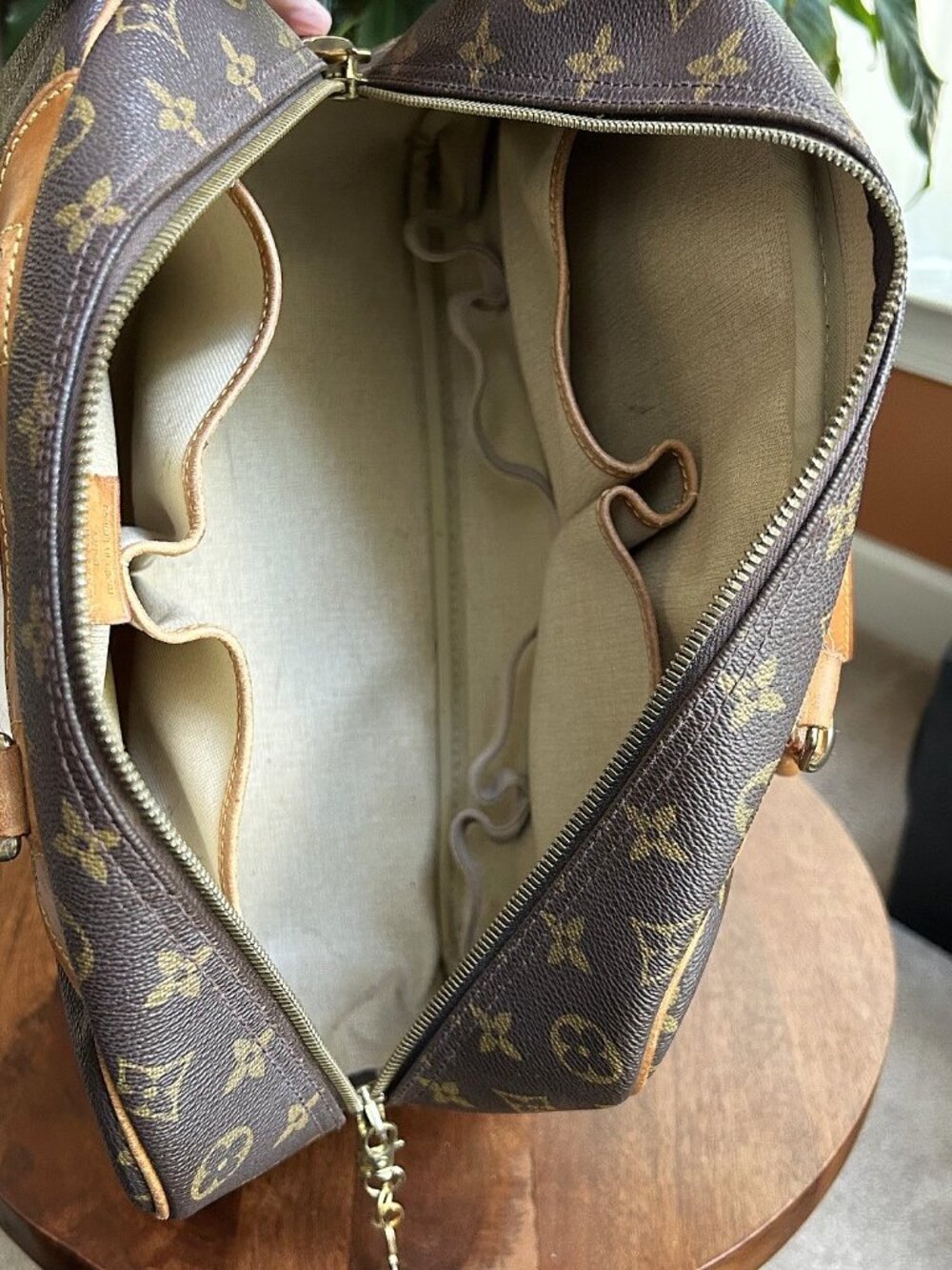 LOUIS VUITTON Monogram Deauville Tote Bag - Picture 8 of 15